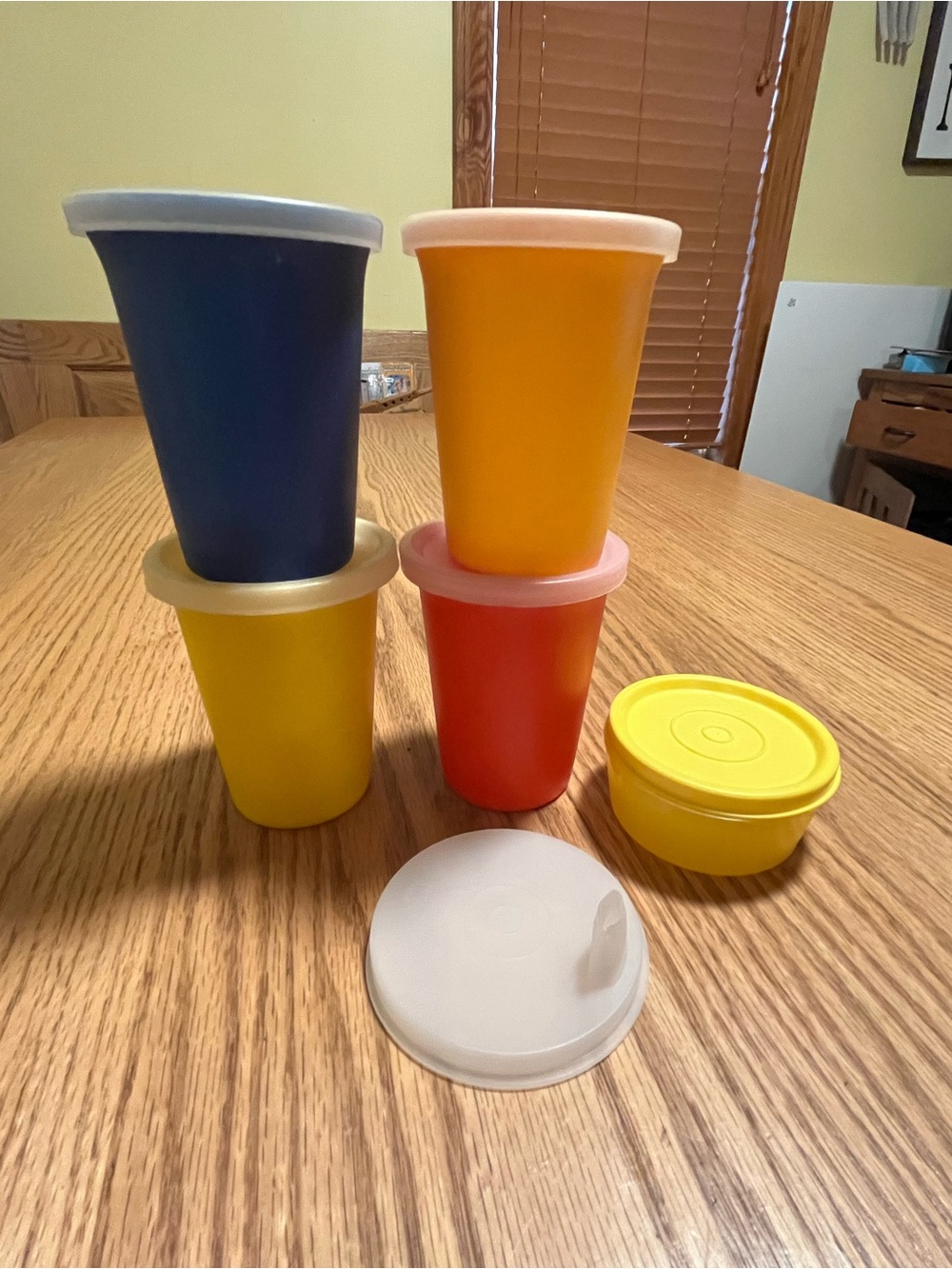 Lot Of 4 Vintage Tupperware Cups-all Are With LIDS